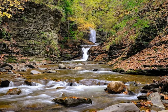 Deckertown Falls: Seasonal Splendor Why is Stunning Year-Round